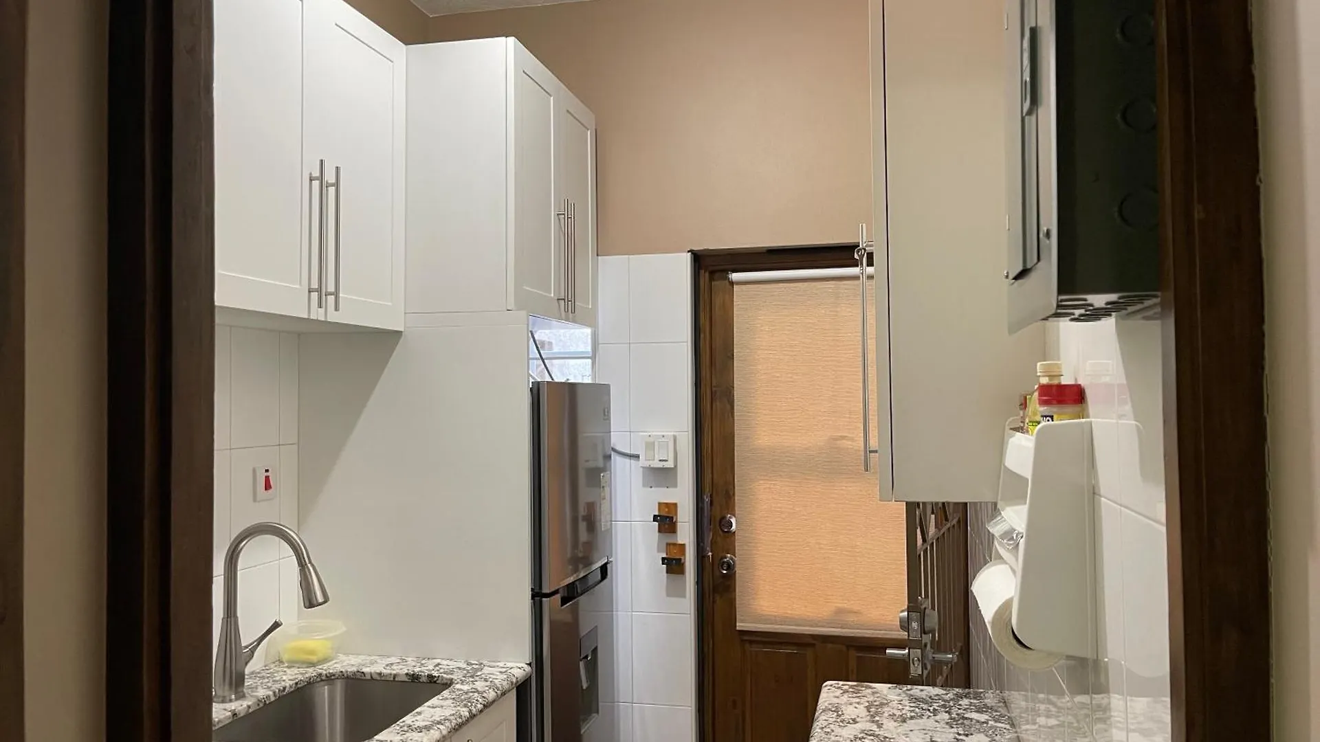 Le Quad - One Bedroom & Studio Apt - Private, Spacious & Secured Kingston Apartment