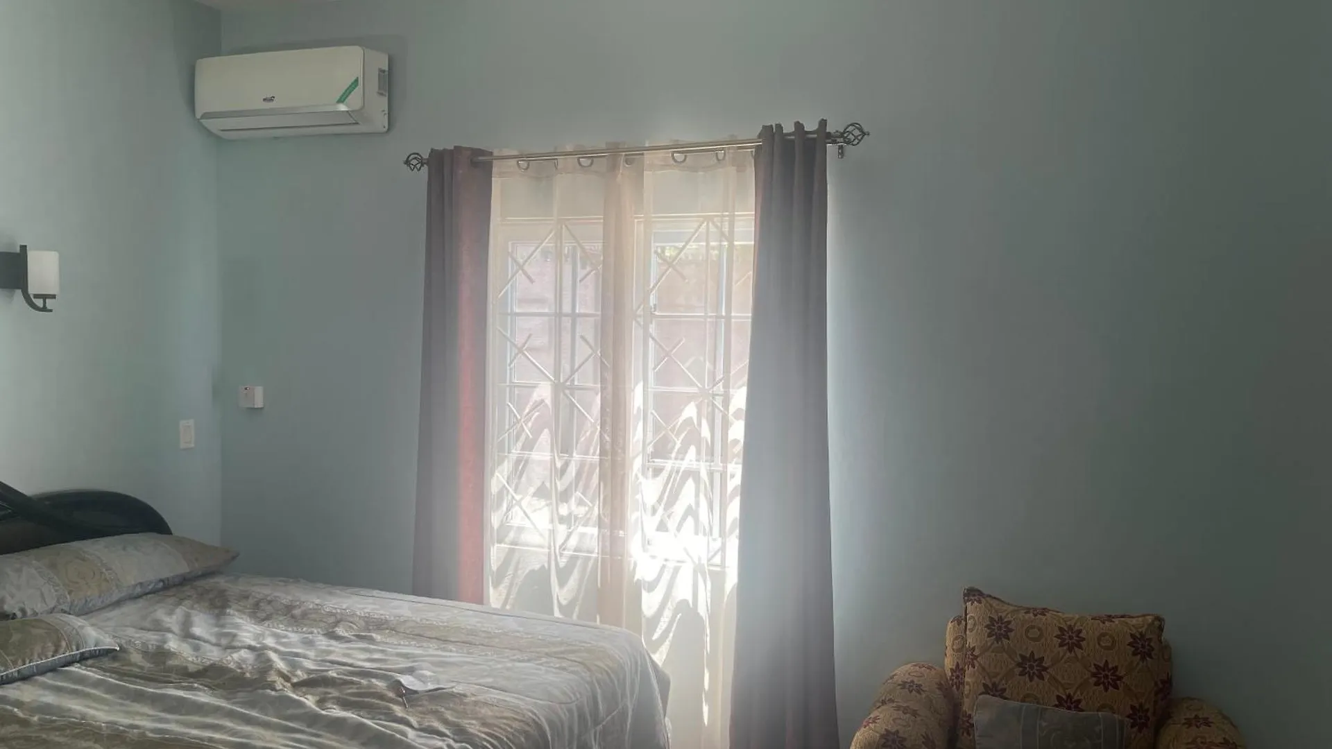 Apartment Le Quad - One Bedroom & Studio Apt - Private, Spacious & Secured Kingston Jamaica