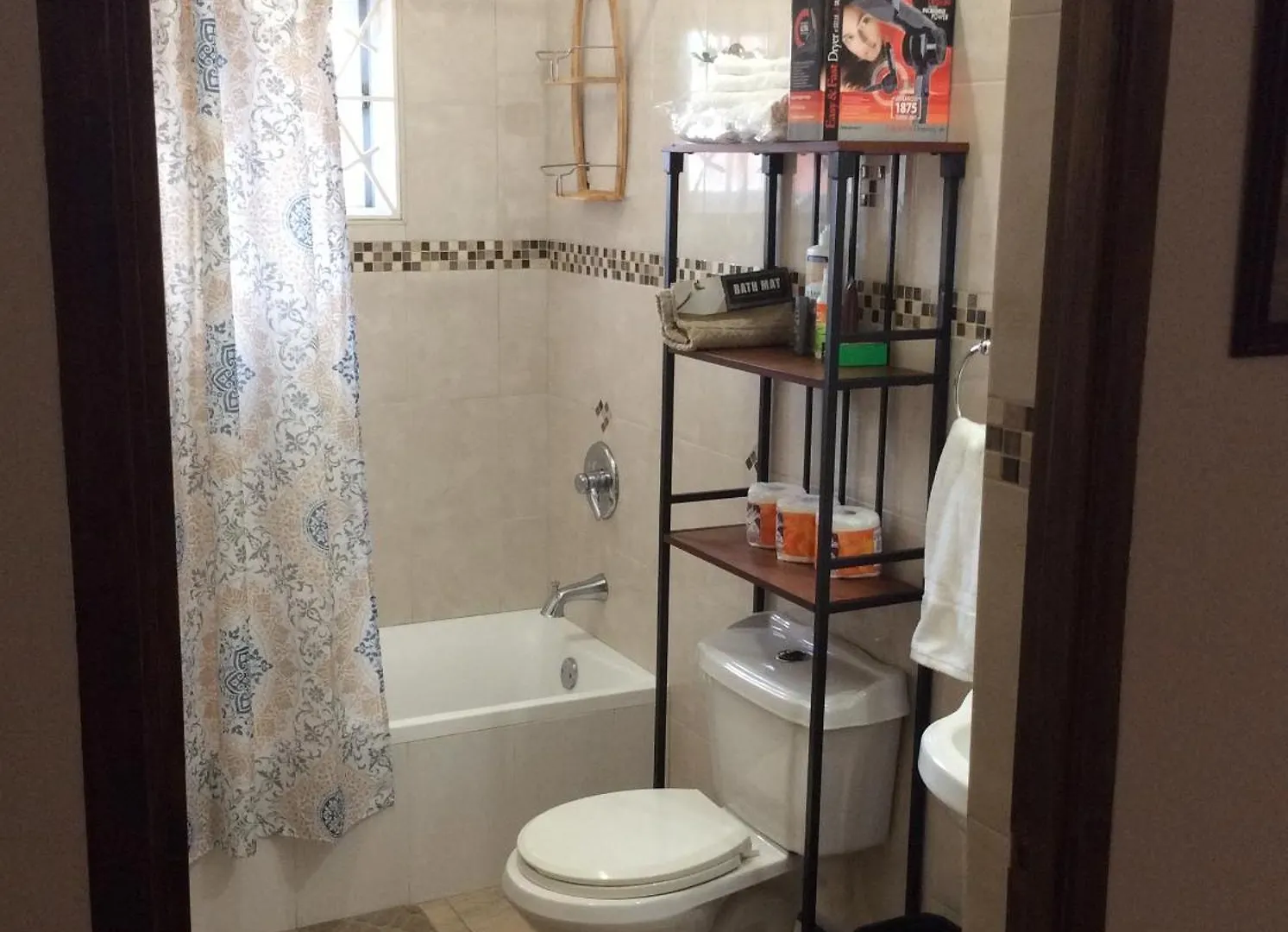 Le Quad - One Bedroom & Studio Apt - Private, Spacious & Secured Kingston Apartament